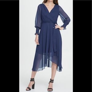 ⚡️DKNY⚡️ chiffon blue smocked wrist dress